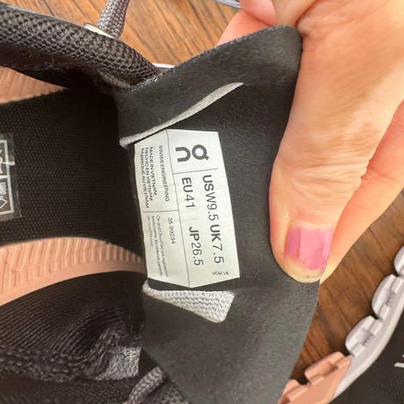 NWT On Running Cloud Flow Rock/Rose 10.5/9.5/10 - Picture 11 of 12